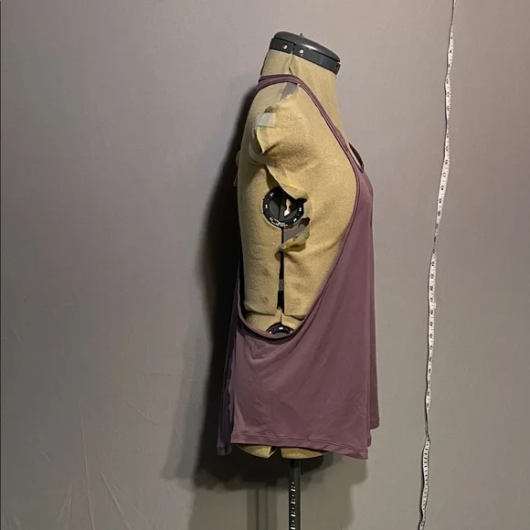 Nike Women's Plum Tank Top - Picture 5 of 10